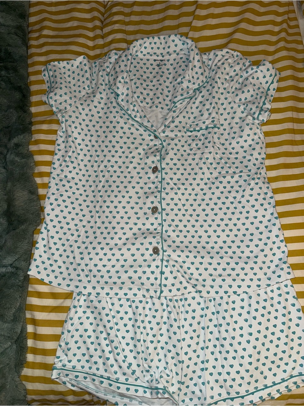 Roller Rabbit White Short Pajama Set with Teal Heart Print